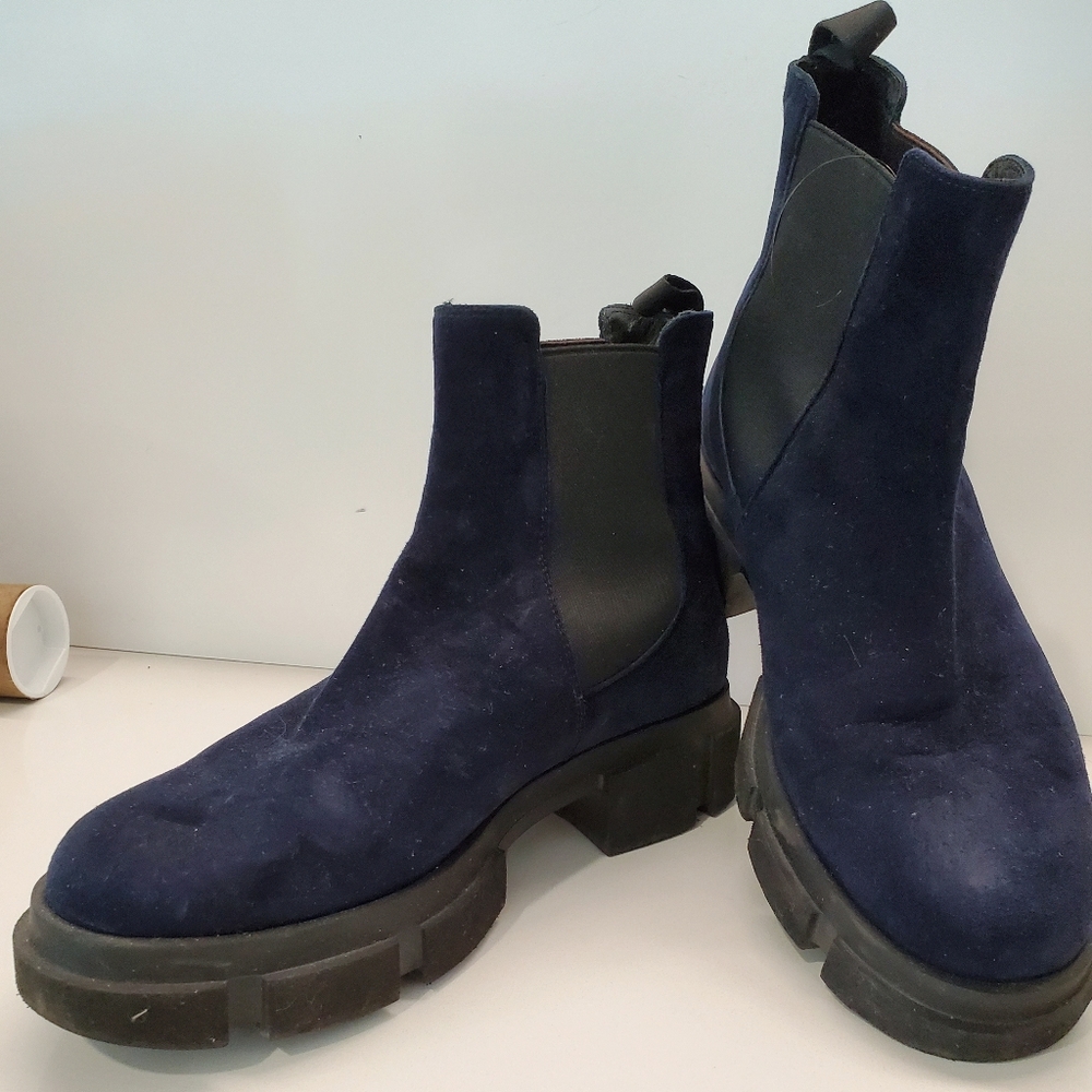 Triver Flight Navy Suede Lug Sole Ladies Chelsea Boot US Sz 8.5, EU 38
